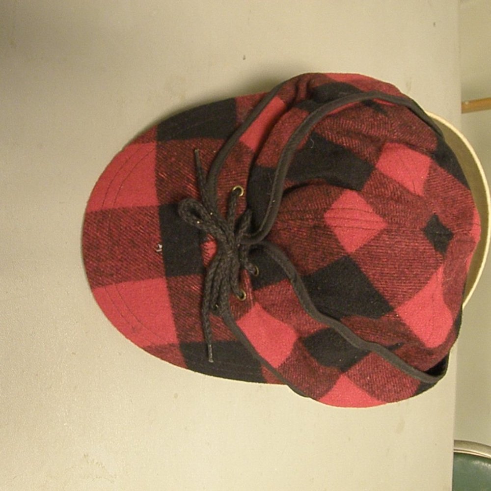 New Plaid winter cap with ear flaps, Large,7 1/8